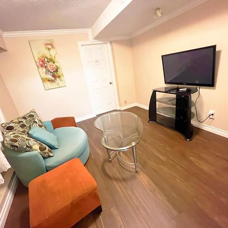 Private Suite With Private Entrance King Bed 리치먼드 외부 사진