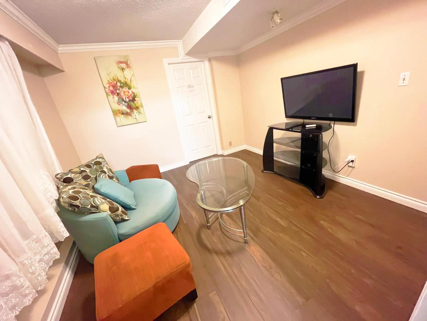 Private Suite With Private Entrance King Bed 리치먼드 외부 사진
