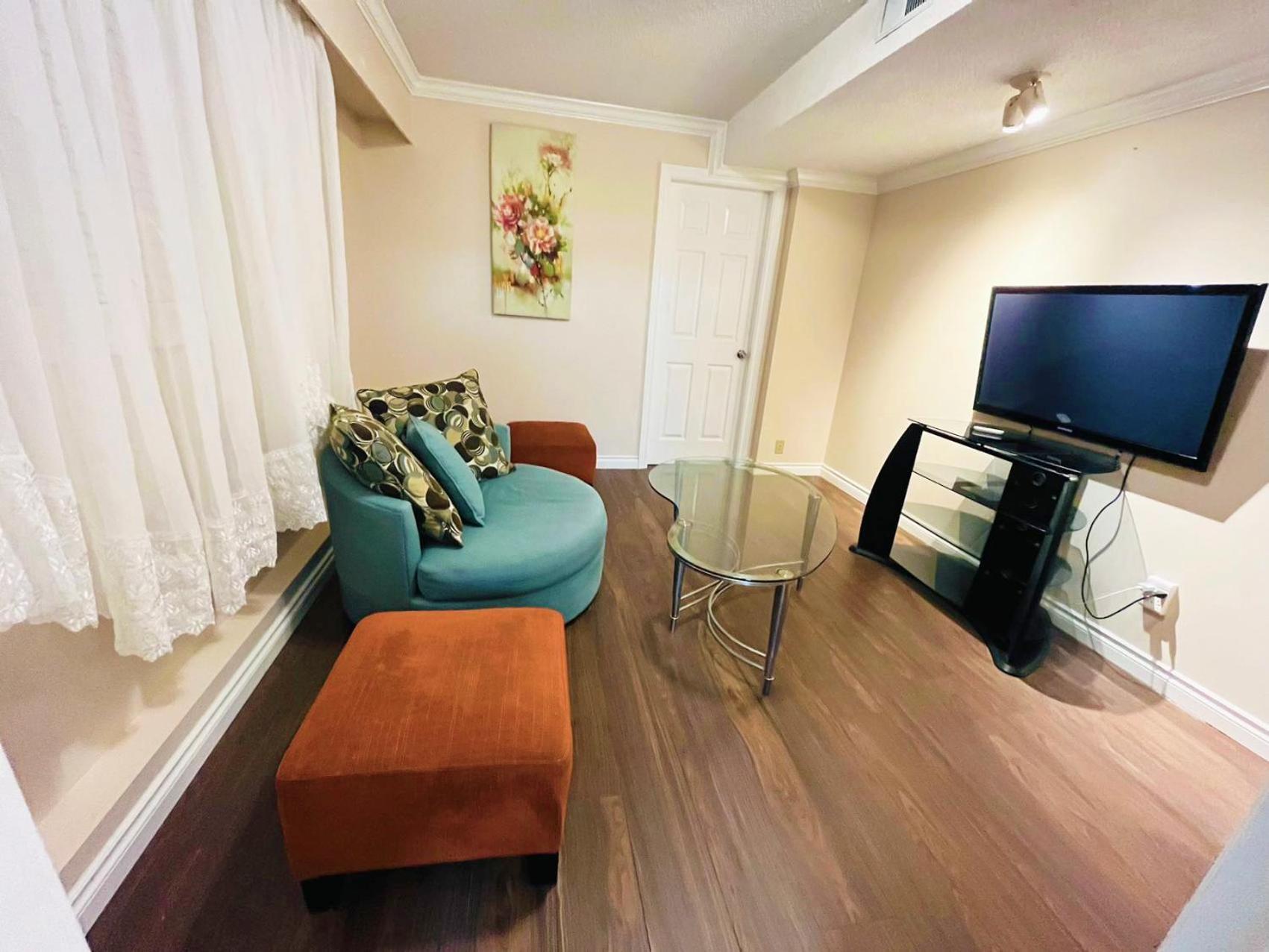 Private Suite With Private Entrance King Bed 리치먼드 외부 사진