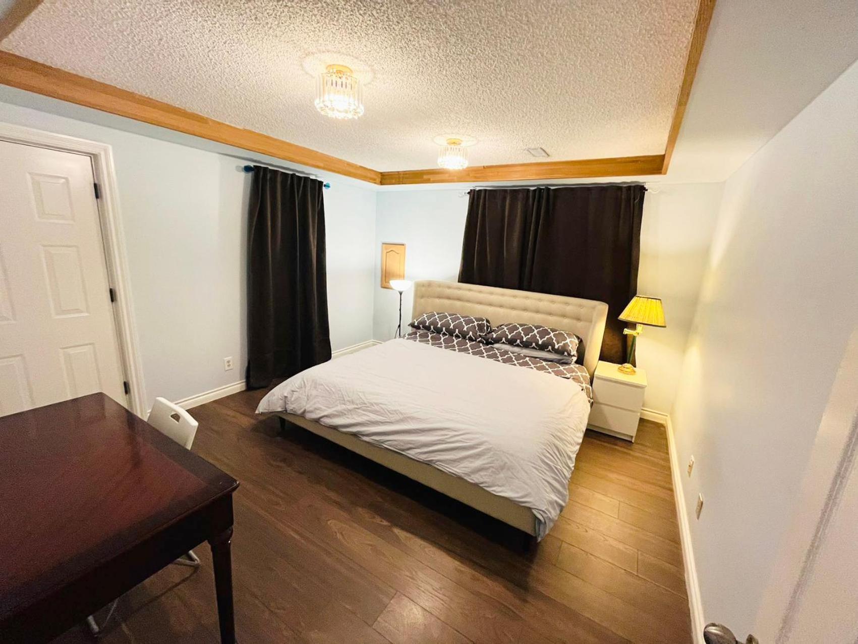 Private Suite With Private Entrance King Bed 리치먼드 외부 사진